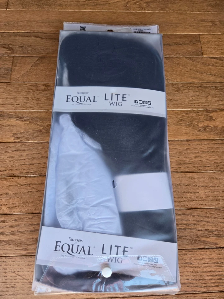 Peluca Freetress Equal Cortina Bangs Color 1 - Negro Jet Foto 2 de 2