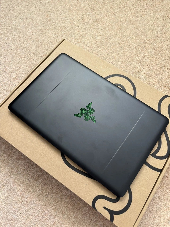 Razer Blade Stealth 13 - Intel i7 7th Gen 16gb Ram - Image 2 of 4