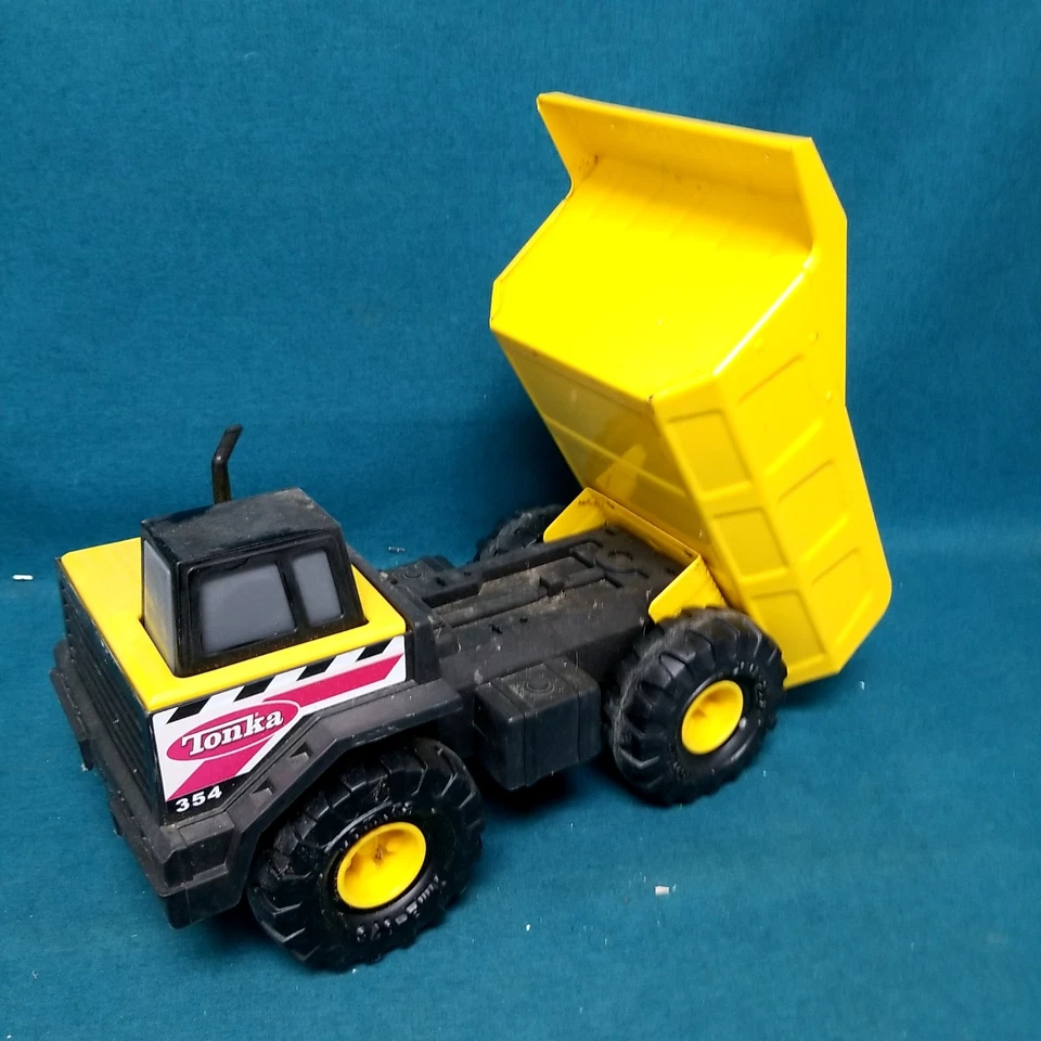 Camión de volteo Hasbro Tonka 354 2012 metal/plástico amarillo poderoso juguete Foto 2 de 4