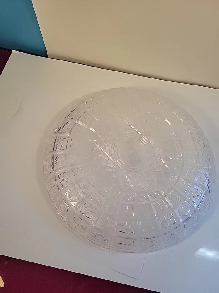 Plato redondo de plástico duro con patrón de estrella de 11" Foto 3 de 4