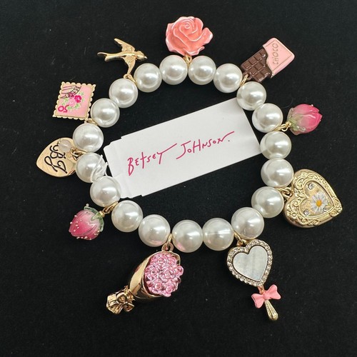 Betsey Johnson Sweetheart Charm Faux Pearl Stretch Bracelet Hearts NWT - Picture 2 of 4
