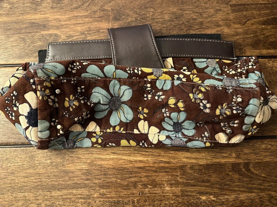 Cartera Miche Clásica Base Concha Magnética Marrón Pana con Estampado Floral Foto 2 de 4