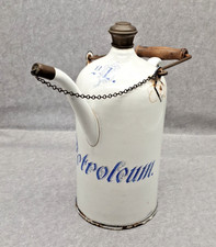 Świetny stary dzbanek na ropę naftową emaliowany biały z niebieskim napisem - 2 litry