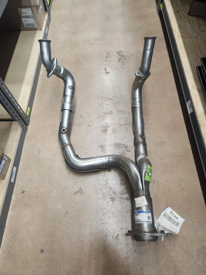 FC4Z5246A FC4Z-5246-A OEM EXHAUST PIPE FORD F59 F650 Foto 3 de 3