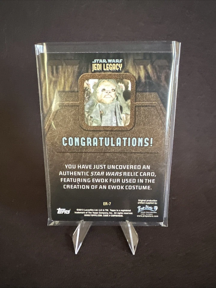 Star Wars Jedi Legacy 2013 Topps Ewok reliquia de piel utilería ER-7 El Retorno del Jedi Foto 2 de 2