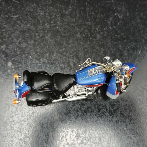 Guiloy Die-Cast Custom Classic 12815 Live to Ride Motorcycles 1/18 Scale - Picture 11 of 12