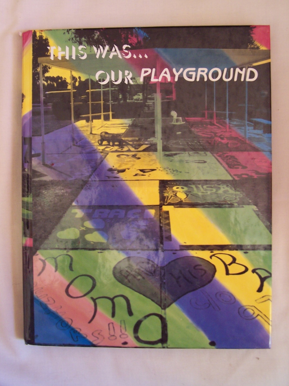 1997 BELLFLOWER HIGH SCHOOL YEARBOOK, BELLFLOWER, CALIFORNIA UNMARKED