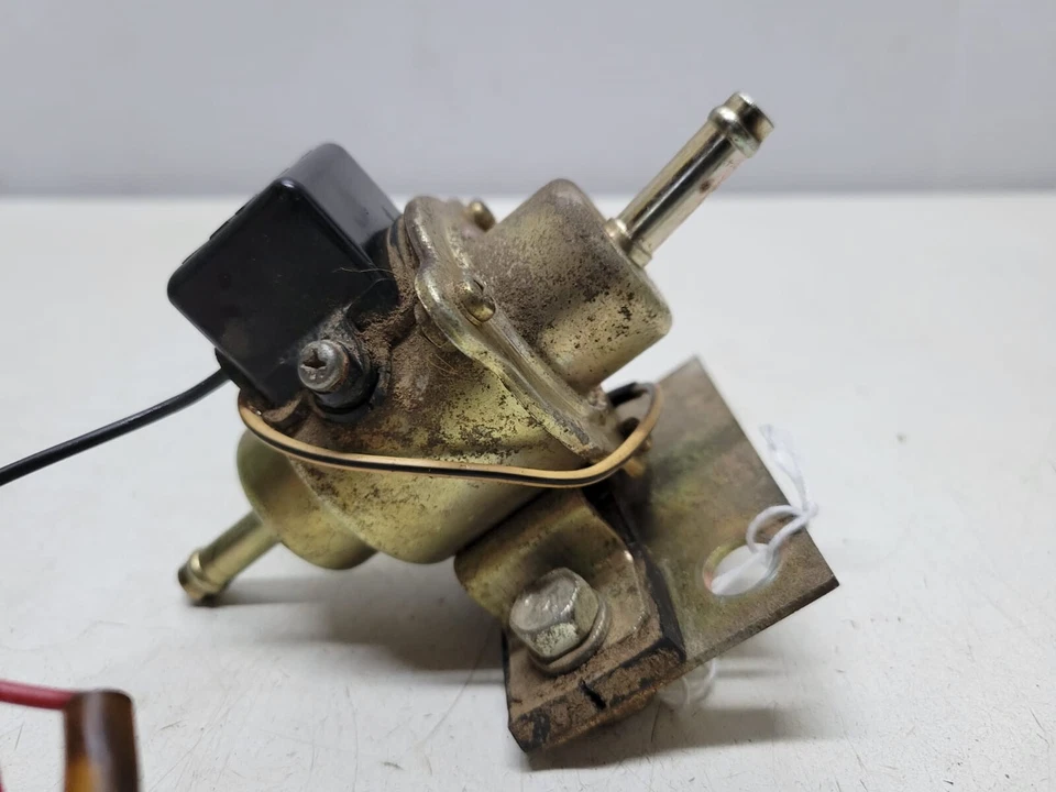 BOMBA COMBUSTIBLE DIÉSEL KUBOTA 68371-51210 12V Foto 3 de 4