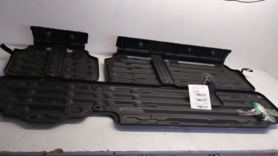 Bandeja plegable de carga de piso trasero de metal para camioneta Ford F250SD 08-10 poco kilometraje Foto 2 de 4