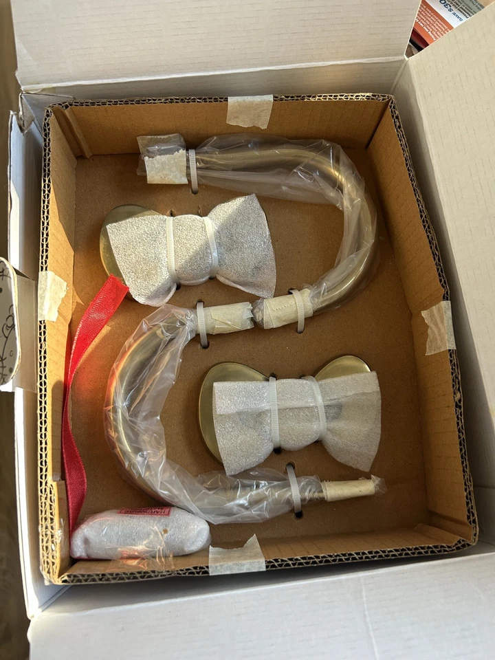 Pottery Barn 青少年 Hello Kitty 弓扣 2 件套全新 — 第 2/4 张图片