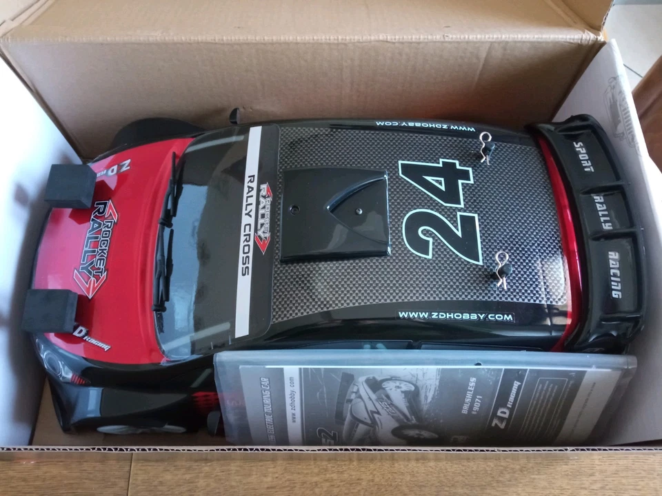 *NEW IN BOX* 1/8 BRUSHLESS 4WD FORD FIESTA RALLY CAR RC - Immagine 2 di 4