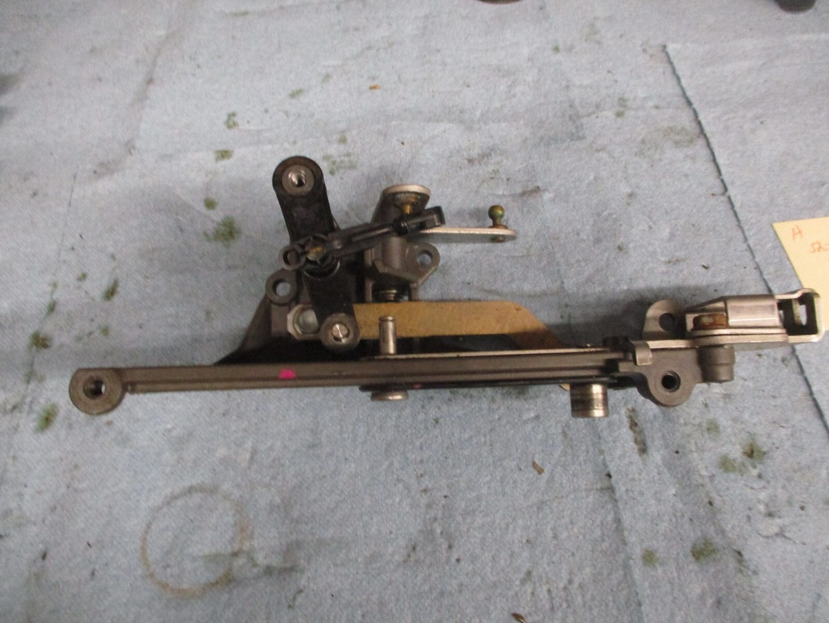 HONDA OUTBOARD BF90D SHIFT LINK BRACKET 24628-ZY9-000 (Q08