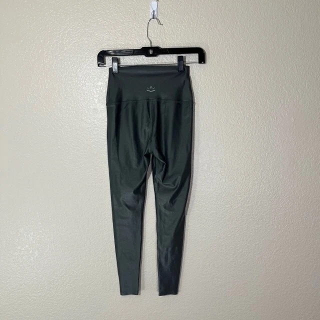 beyond-yoga metallic athletic cropped logo leggings