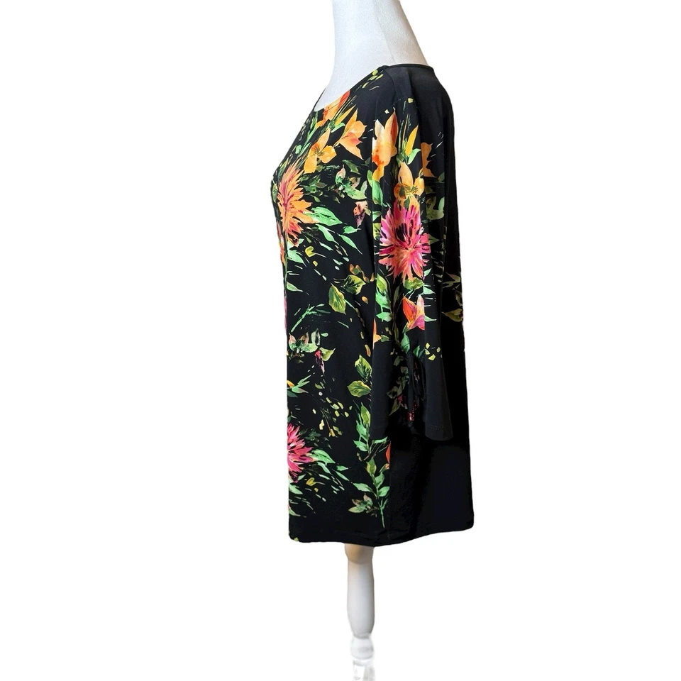 Top Susan Graver Negro Floral Tejido Líquido Grande Oficina Informal Tropical Flor Foto 2 de 4