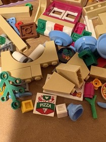LEGO Friends: Heartlake Pizzeria (41311) used Pizza Accessories Delivery Car