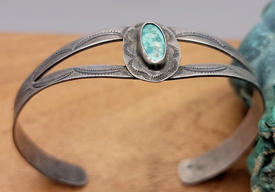 Navajo old design style  Turquoise Cuff Bracelet Sterling Silver  8.70gr