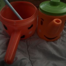 Vtg Set of 2 Piece Blow Mold Plastic Happy Face Pots W/ One Lid Worcester Toy Co