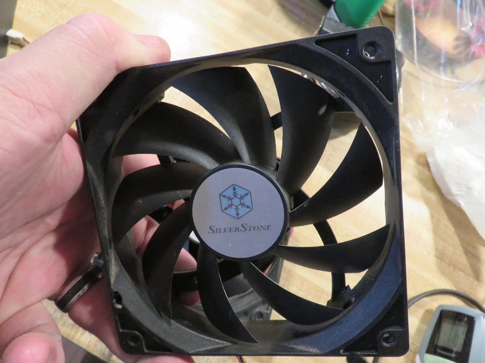 SilverStone Internal Case Cooling Fan 900 RPM HA1225L12SA-Z DC12V - Image 2 of 2