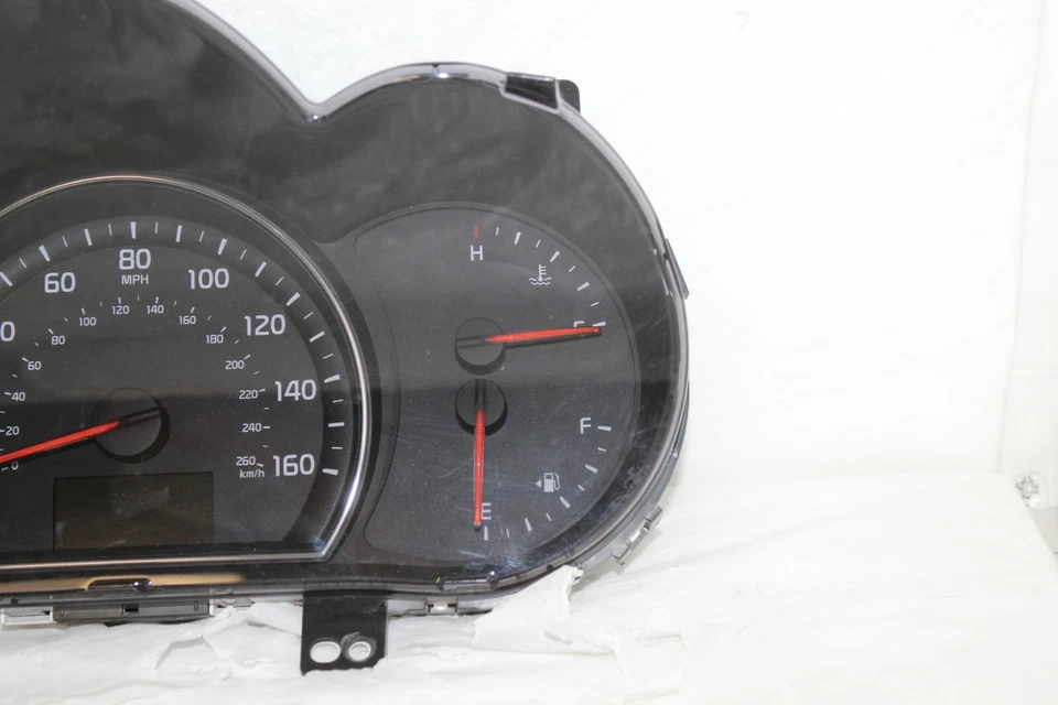 Speedometer Instrument Cluster Panel Gauges 2014 2015 Kia Sorento 22,260 Miles - Image 3 of 4