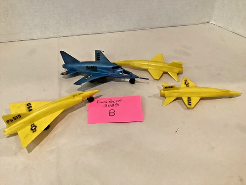 Vintage Marx International Airport  playset American Airlines jet planes