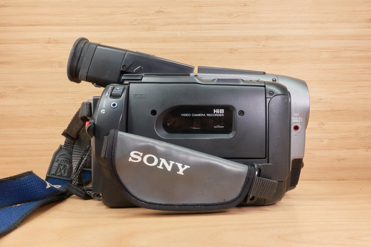 Sony Handycam CCD-TRV72 NTSC Video Hi8 Camcorder / Tested / Made