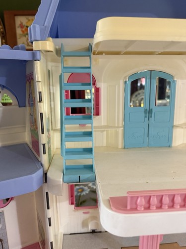 Rara casa delle bambole vintage 1997 Fisher Price Loving Family Grand 4618 tetto blu - Foto 13 di 23
