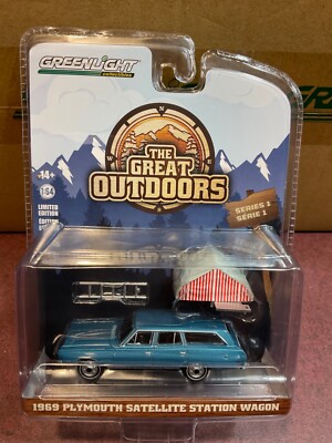 Greenlight Great Outdoors 1969 Plymouth Satellite station wagon  