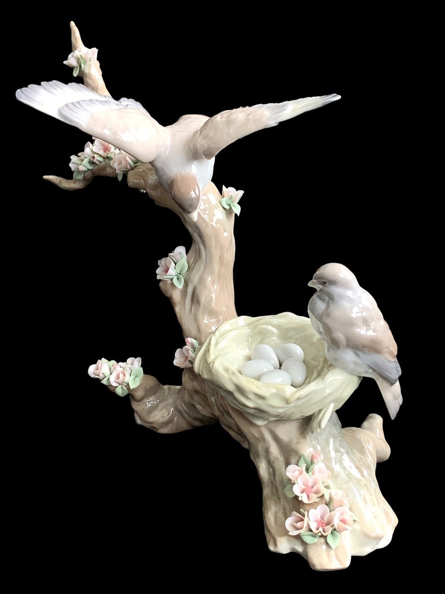 Lladro Spring's New Arrival Birds with Nest Limited Series Lladro Spring's New Arrival Birds with Nest Limited Series