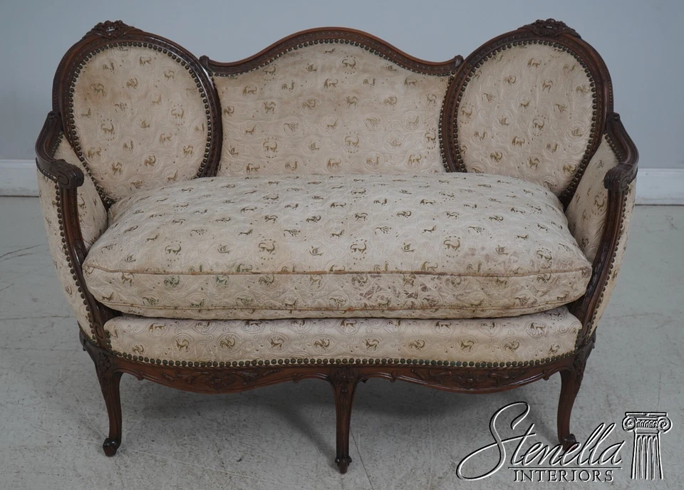 F64807EC: Sofá tapizado con marco tallado vintage francés Luis XV Foto 2 de 4