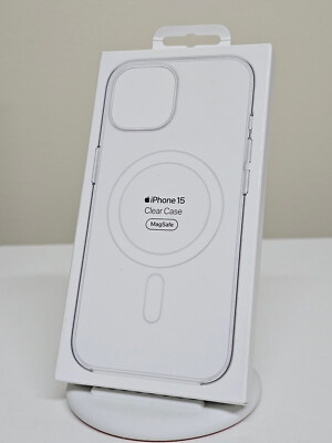 Genuine Apple Clear Case with MagSafe for iPhone 15 - Open-Box