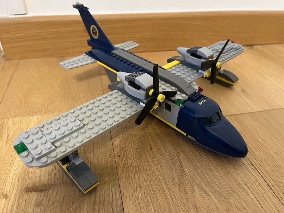 LEGO CITY 60096 LA BASE SOUS-MARINE OPERATIONNELLE EN HAUTE-MER + HYDRAVION - Photo 2/4