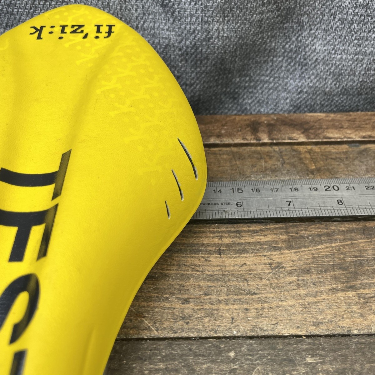 Fizik Arione R3 Test saddleイエロー サドル Kium Fizik Arione VS Test Yellow Road Racing Bicycle Saddle Seat Kium