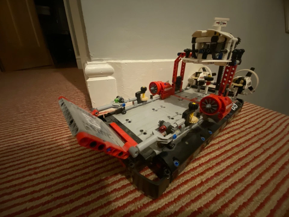 LEGO Technic 42076 Hovercraft, photo 1 of 5