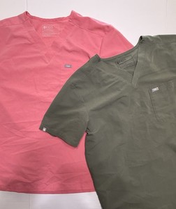Lot of 2 Figs V-Neck Technical Collection Scrub Tops Size Large 0204 A2