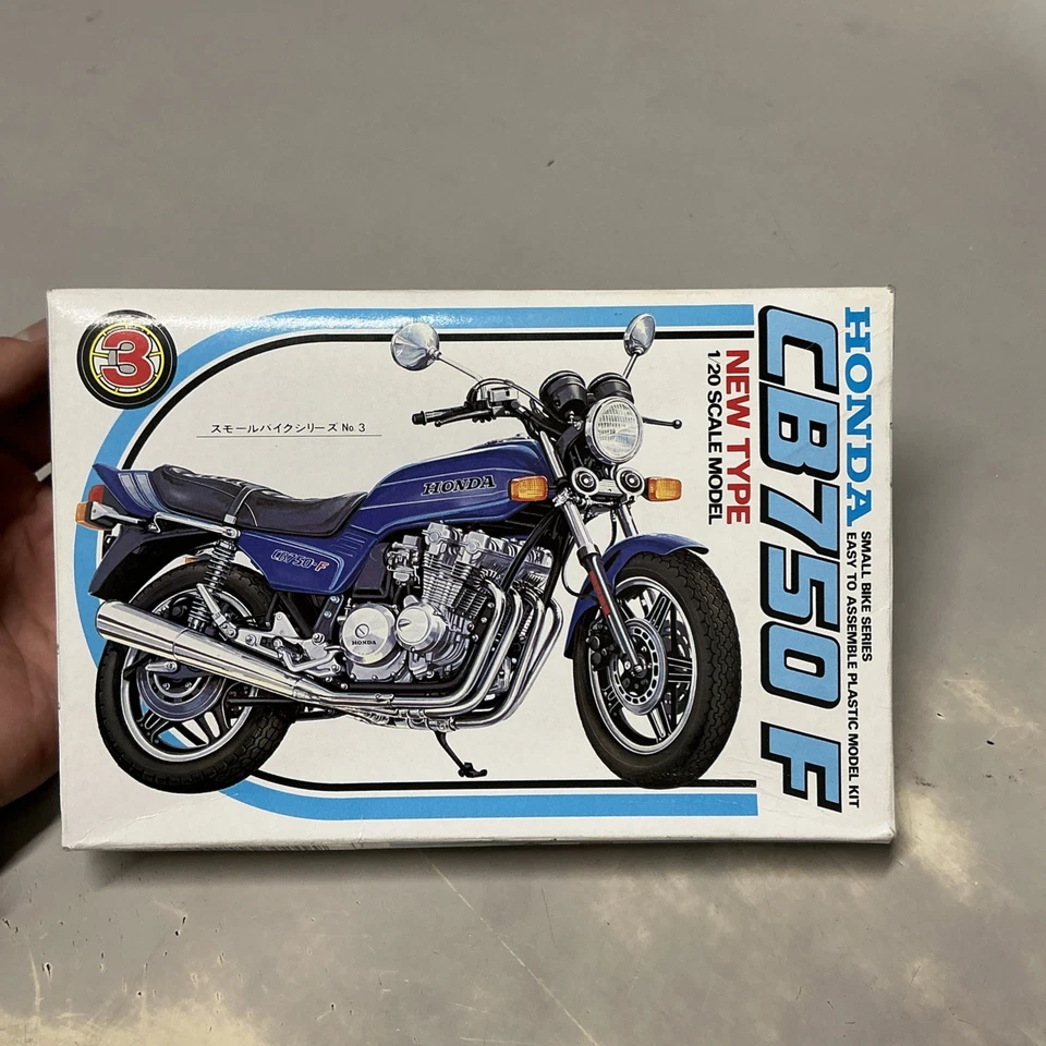 New Type HONDA CB750 F - 1/20 - Kit Da Montare - NUOVO - Small Bikes Series - Immagine 2 di 3