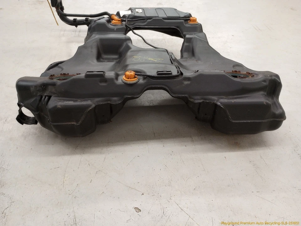 Audi S4 A4 B7 SEDAN Fuel Gas Storage Reservoir Tank Fits 2004 2005 2006 04 05 06 Foto 2 de 4