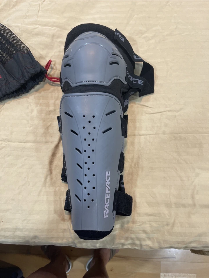 Protección de piernas de ciclismo Race Face para mujer talla mediana Foto 2 de 4