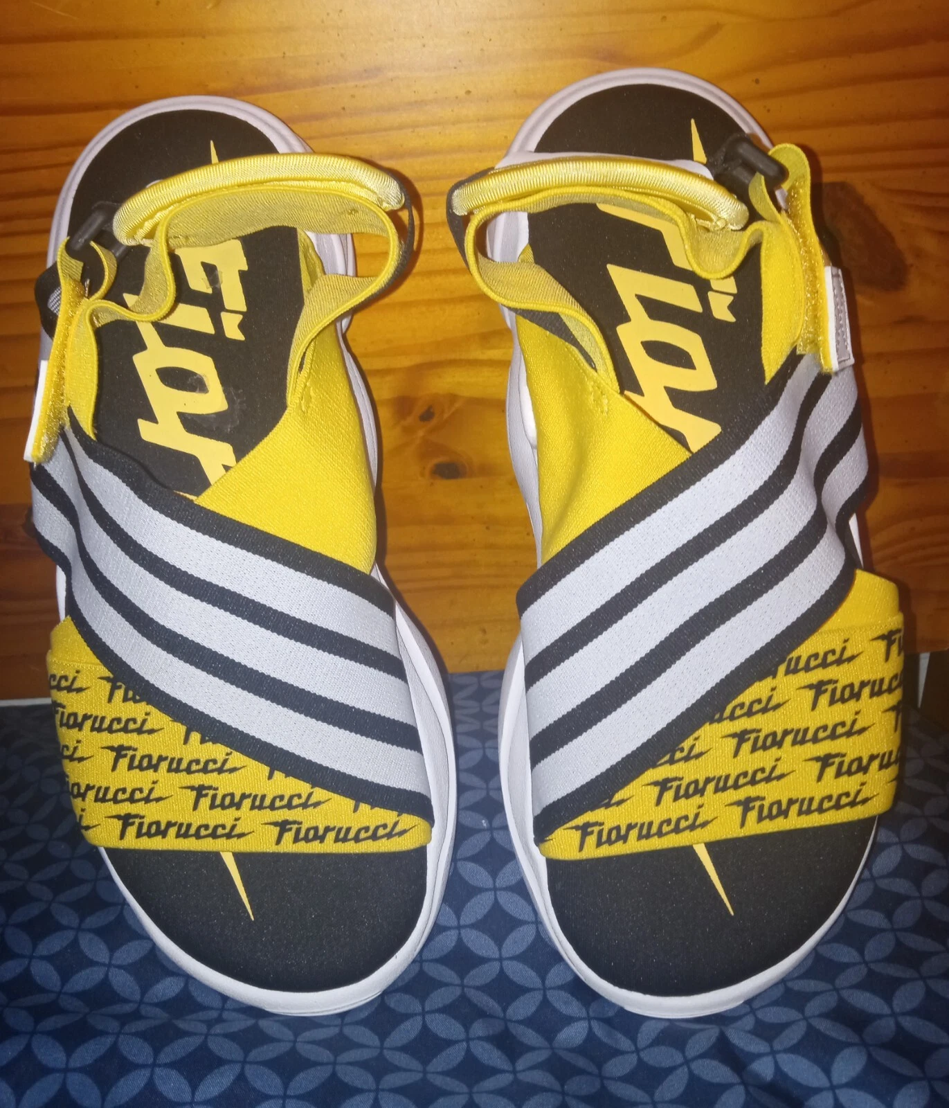 Sandali donna Fiorucci By Adidas taglia 7 N.W.O.T.