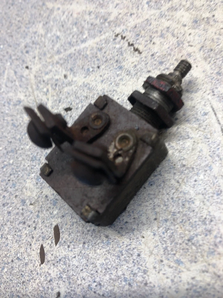 Оригинальный выключатель света WHEEL HORSE Wheelhorse 1054 953 без переключателя проверен работает 5273 - Изображение 2 из 4