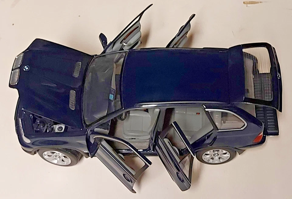 Kyosho BMW X5 4.4i 1:18 - Immagine 3 di 4