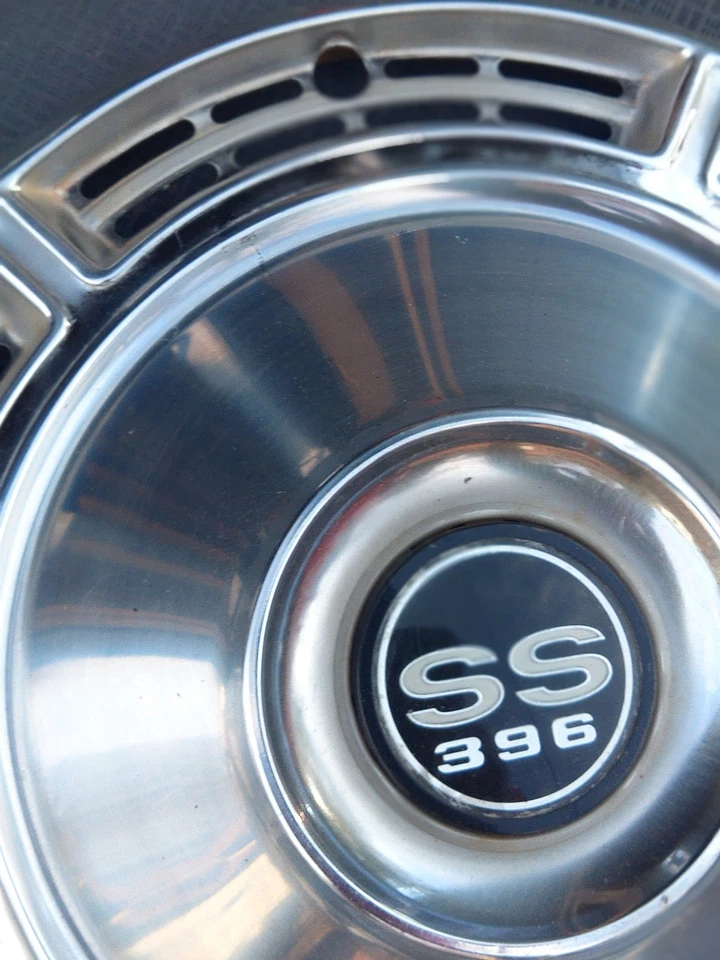 Juego de cuatro tapacubos Chevrolet Chevelle SS 396 1968 14" de 14 pulgadas OEM Foto 3 de 4