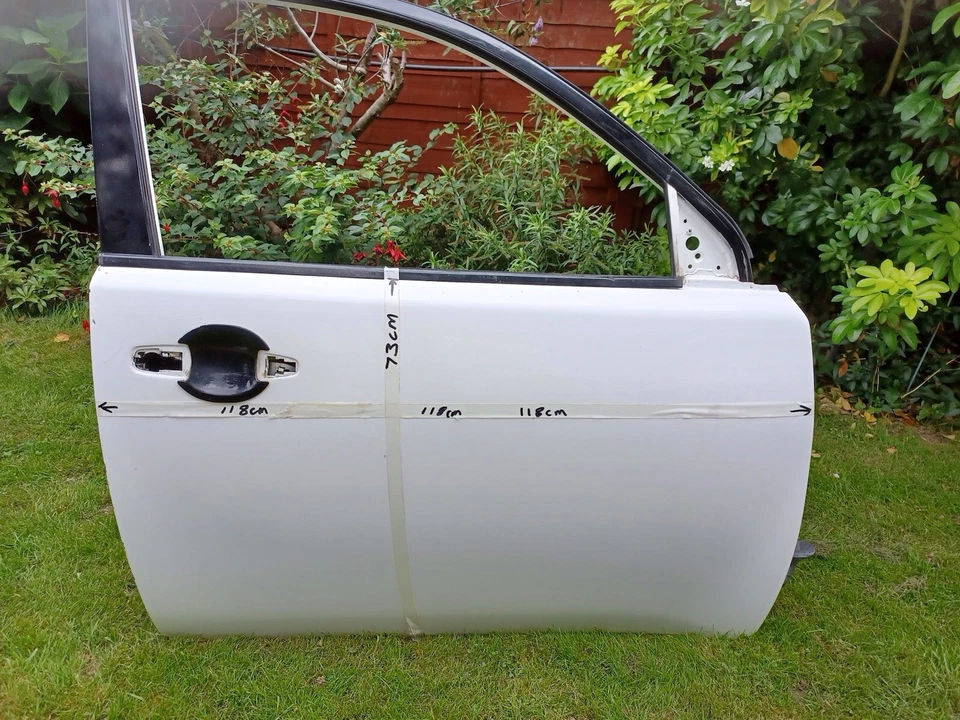 Mitsubishi L200 2006-2015 Drivers Front Door Single Cab White - Image 2 of 4