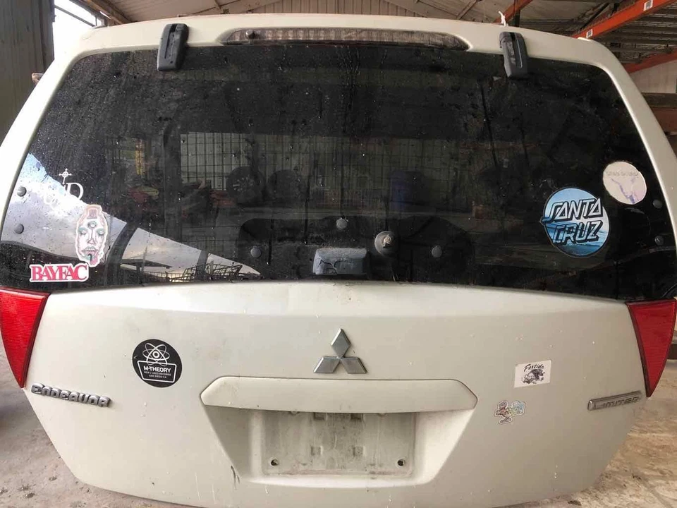 Mitsubishi Envavor Limited Wagon 2004-2008 3,8 L maletero tapa portón trasero Foto 2 de 4