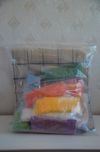 Craftways Carrot & Bunny Latch Hook Banner Kit 11" x 28" - NEW, EASTER! - Picture 3 of 3