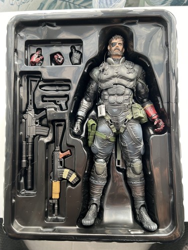 Play Arts Kai - Venom Snake Sneaking Suit , Metal Gear Solid V The Phantom Pain - Foto 2 di 7