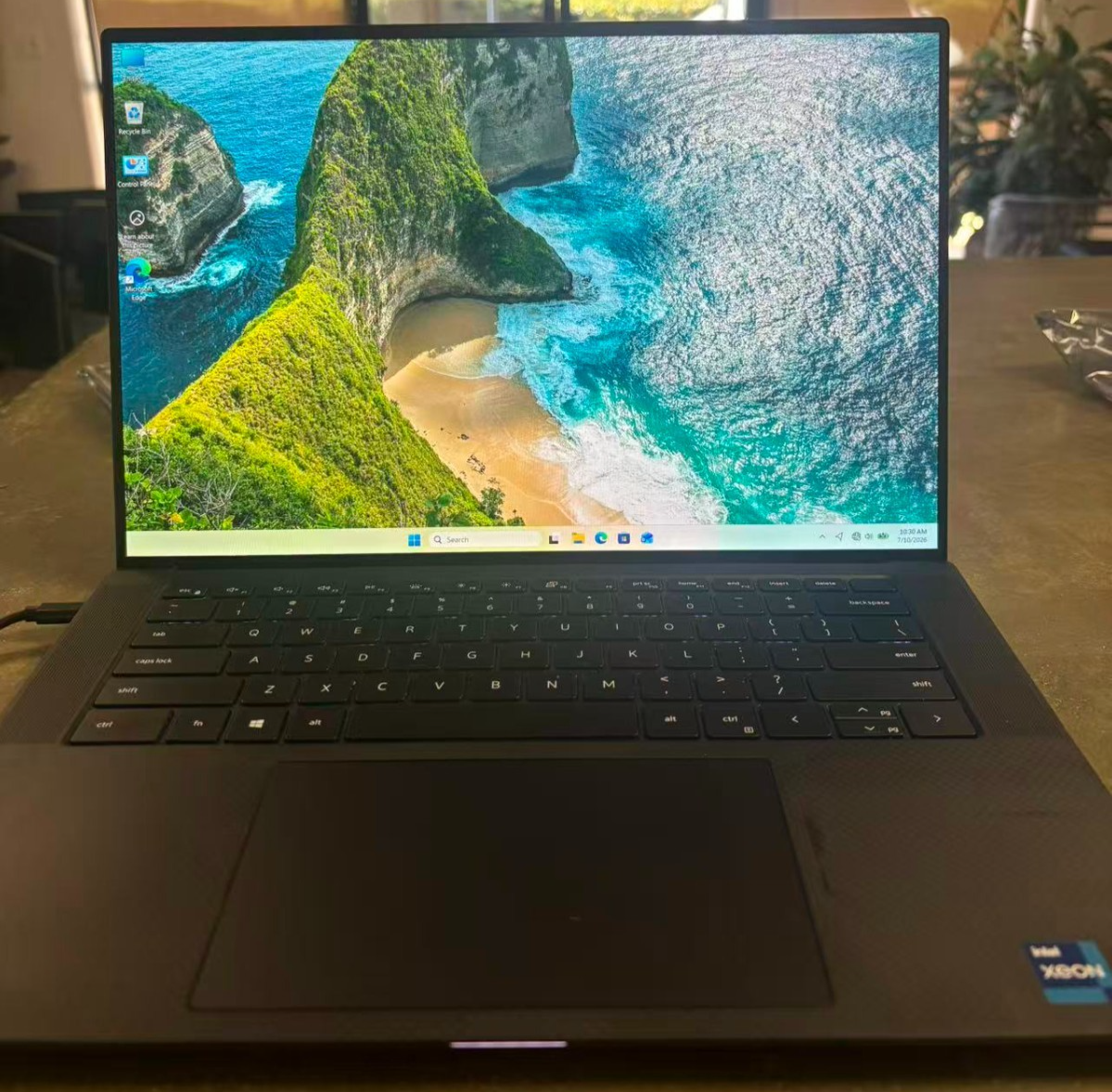 Dell Precision 5560 Xeon W-11955M 16GB 256GB SSD RTX A2000 Win 11
