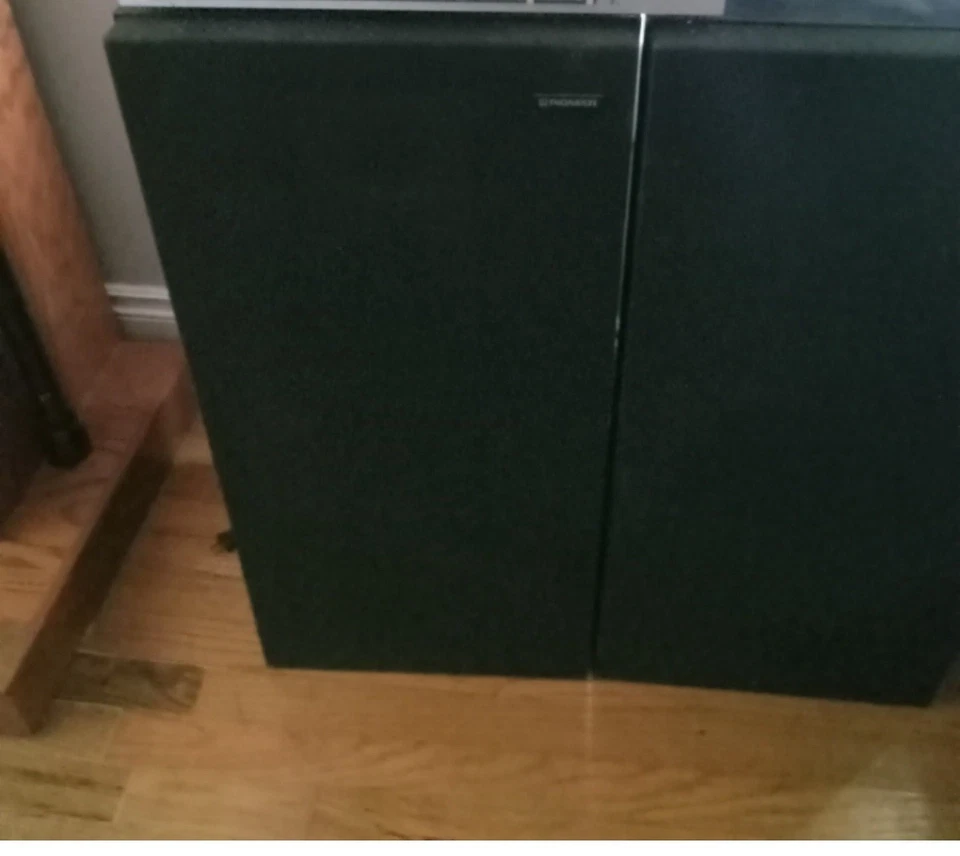 Pioneer estéreo y altavoces y el amplificador está integrado con los componentes / 1986 Foto 2 de 3