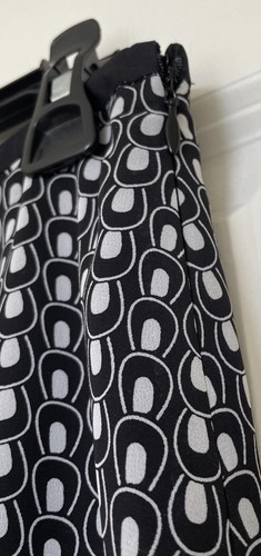 Geoffrey Beene Black White Sheer A Line Skirt Size 10 Flowy Geo Print Lined - Picture 3 of 8