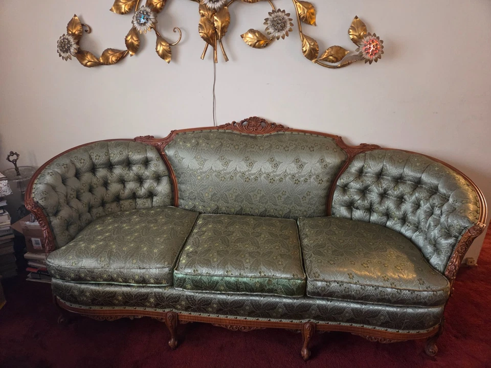 Sofá y silla provincial francesa verde vintage hechos a medida por Deutsch Bro Inc Foto 2 de 4