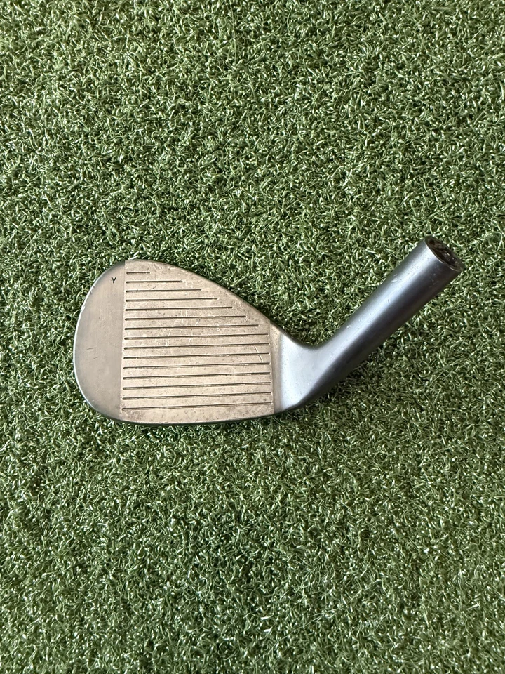 Cuña de arena TaylorMade RAC negra TP 54 grados mano derecha Foto 4 de 4